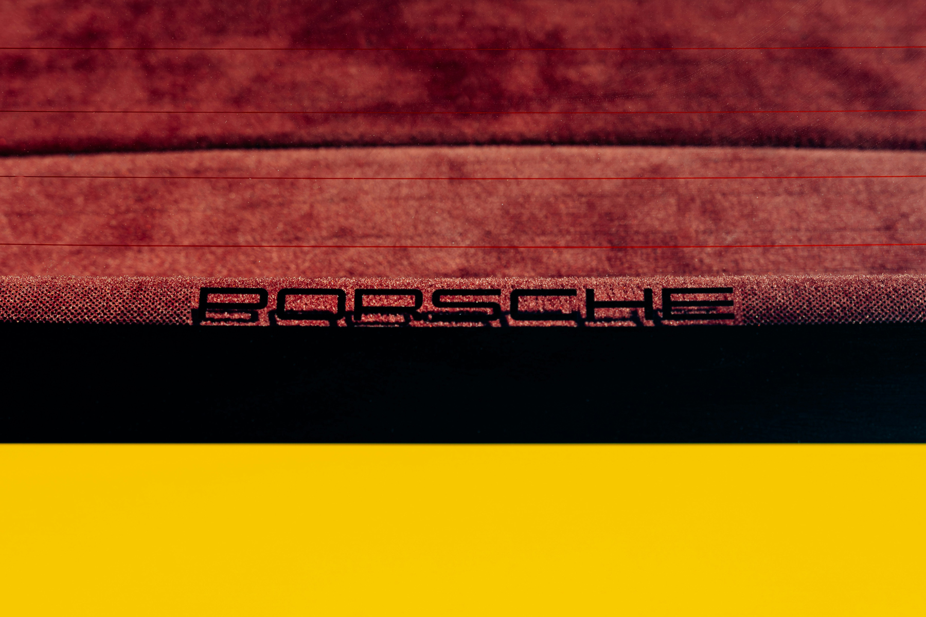 Detailaufnahme hochwertiger Polsterstoffstruktur