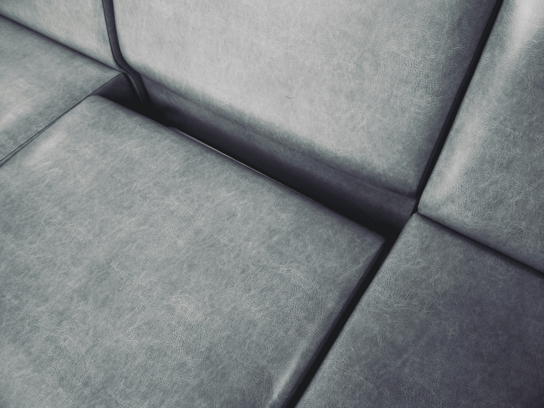 Sofa aus Alcantara im Wohnzimmer